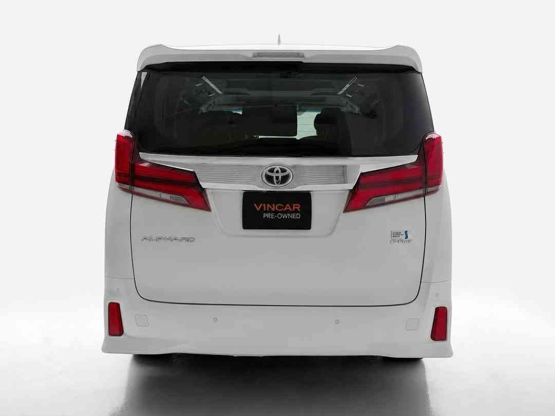 Toyota Alphard Hybrid 2.5 SR C-Package 7-Seater (A) (Category: Used Cars) located in Singapore. Submitted by vincar_pre-owned (Listing ID 1467902185, Image 3). Description: 1 owner unit. Sleek and luxurious MPV. Spacious interior offering a comfortable ride for family or business use. Leather upholstery. Do contact us today to arrange a viewing at the Vincar pre owned showroom now! Features: 2.5L inline 4 engine producing 194bhp, 206nm torque. E-