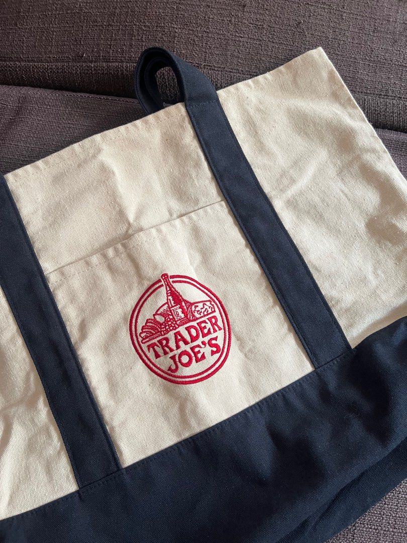 Trader Joe’s Tote Bag (Category: Tote Bags) located in Manila. Submitted by yafifinds (Listing ID 1467998352, Image 1). Description: • Brand: Trader Joe’s • Classic navy blue and cream design with red Trader Joe’s logo • Spacious and reusable tote bag • Perfect for grocery shopping, errands, everyday use, and casual outfits 📌 RFS: Decluttering 📍 Mailing & Delivery: J&T Express or Lalamove only (shipping fee shouldered by buyer)..