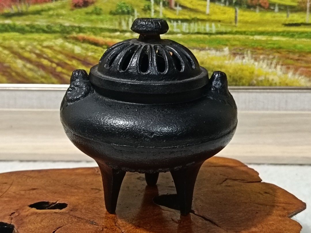 Traditional Nambu Tekki Cast Iron Incense Burner (IB11) (Category: Vintage Collectibles) located in Imus. Submitted by ABrielleC (Listing ID 1467965185, Image 1). Description: Cast Iron Material Height-11cm Body dia-10cm Lid dia-6cm Weight-0.6kg Japan Surplus Item First to pay Loc Imus Cavite.
