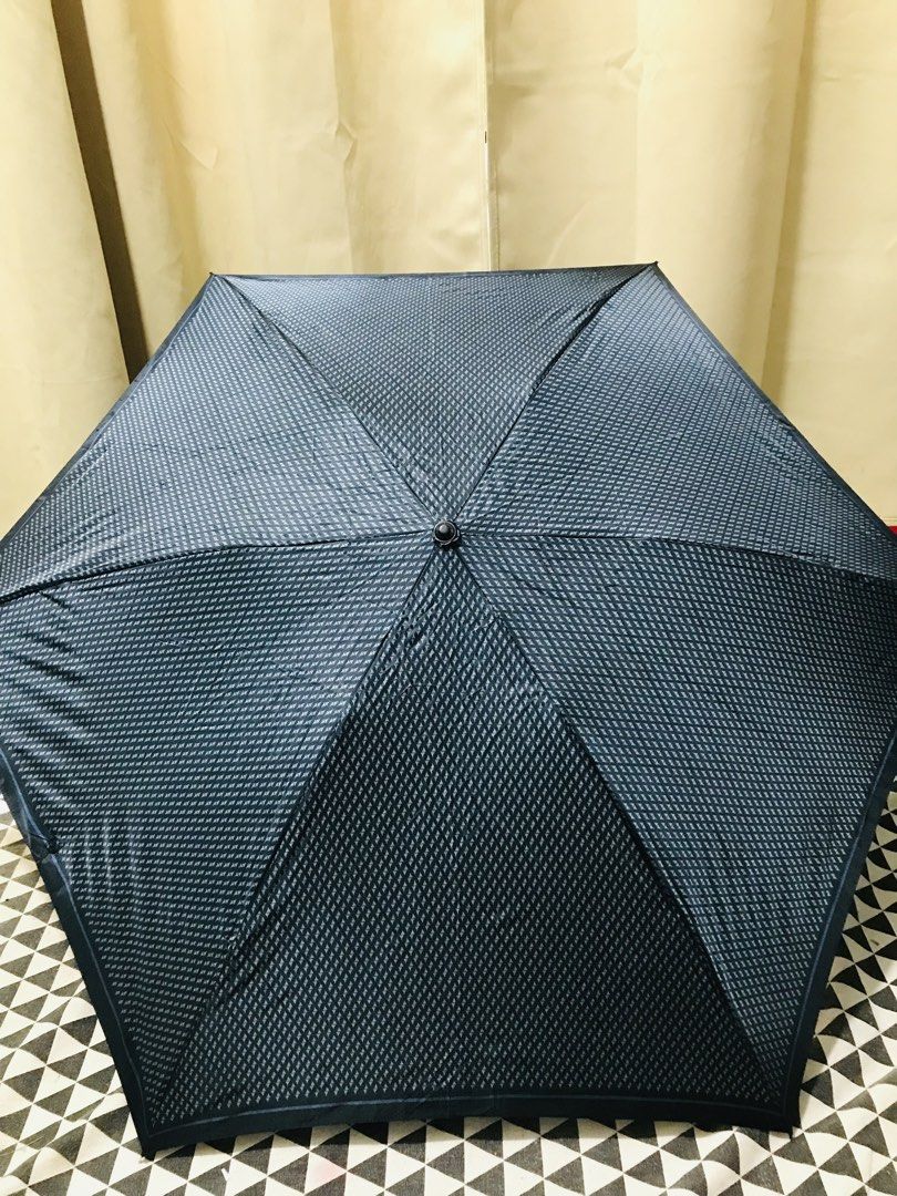 TROJAN HQ UMBRELLA (Category: Umbrellas) located in Gamu. Submitted by 2022bagsbunny (Listing ID 1468007943, Image 3). Description: .