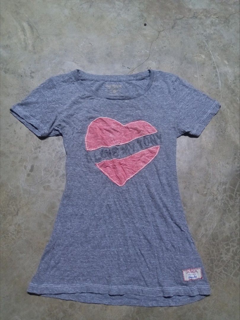 True religion tops (Category: Activewear) located in Sindangan. Submitted by barak_ukay (Listing ID 1467987536, Image 1). Description: Good condition No issue.