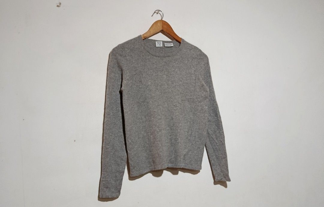TSE - 100% Cashmere L/S Sweatshirt (Category: Coats, Jackets and Outerwear) located in San Fernando. Submitted by son.twice.stuff (Listing ID 1467876822, Image 3). Description: Item: TSE - 100% Cashmere L/S Sweatshirt Tagged Size: Xs Fit Small Dimensions Length: 21" Width: 16" Shoulder: 13" Sleeve: 23" Stretch Material Condition: Excellent Material 100% Cashmere Price: 1800 Free Shipping.
