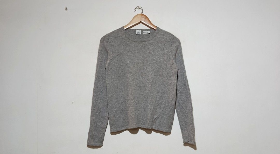TSE - 100% Cashmere L/S Sweatshirt (Category: Coats, Jackets and Outerwear) located in San Fernando. Submitted by son.twice.stuff (Listing ID 1467876822, Image 2). Description: Item: TSE - 100% Cashmere L/S Sweatshirt Tagged Size: Xs Fit Small Dimensions Length: 21" Width: 16" Shoulder: 13" Sleeve: 23" Stretch Material Condition: Excellent Material 100% Cashmere Price: 1800 Free Shipping.