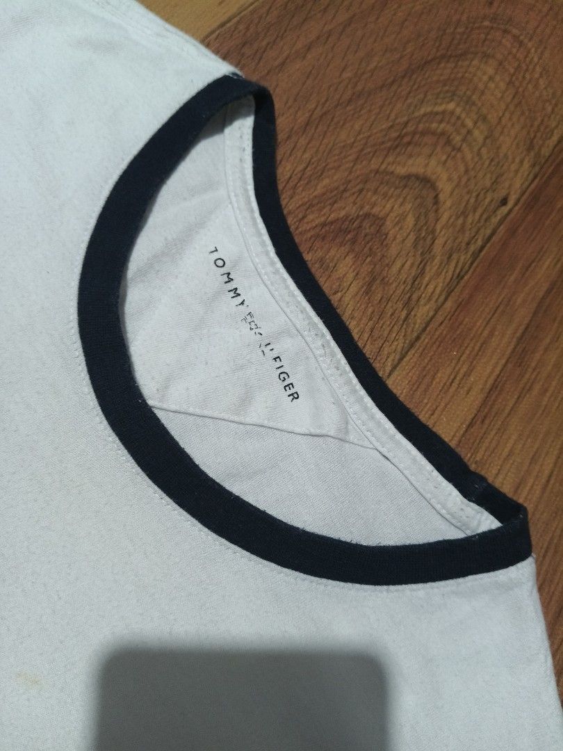 Tshirt (Category: Activewear) located in Valencia. Submitted by castilloukay_372f09 (Listing ID 1467966849, Image 3). Description: .