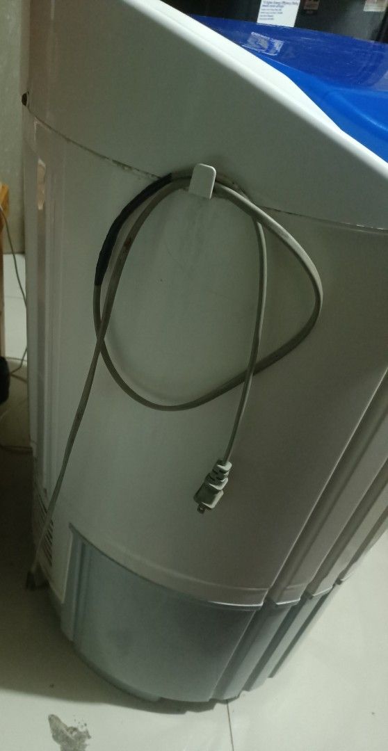 Tsunami Drive Washine Machine (Category: Washing Machines and Dryers) located in Makati City. Submitted by astinnnnn (Listing ID 1468004546, Image 3). Description: Tsunami Drive Washine Machine SHARP 6.0kg Malakas ang ikot Rfs.nag upgrade/ declutter .