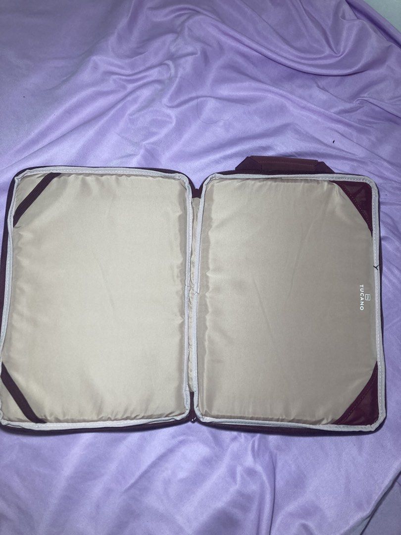 Tucano Laptop Bag (from powermac) (Category: Laptop Bags & Sleeves) located in Manila. Submitted by biancadeclutters (Listing ID 1467977147, Image 3). Description: Bought for 1990 sa powermac. Negotiable for sure buyers can fit up to 15' laptops 34cm width, 24cm length.