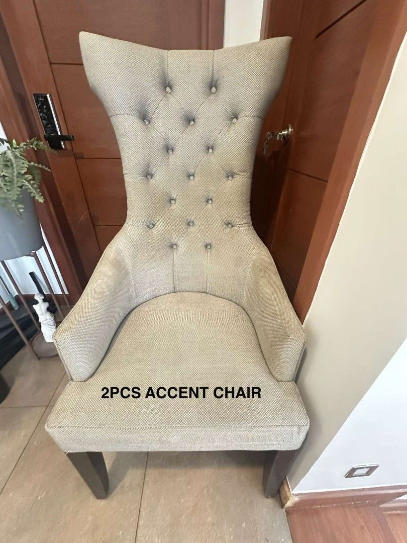 Tuffted accent chair (Category: Chairs) located in Caloocan City. Submitted by storeph (Listing ID 1467965570, Image 1). Description: tuffted accent chair 1pc 6k 2pcs 5k good quality. mahogany wood frame..