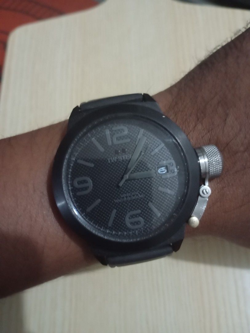 TW steel (Category: Men's Watches) located in Las Pinas. Submitted by quick_deals_great_finds2 (Listing ID 1468045133, Image 3). Description: Original good working condition Quartz with battery Big size 45mm.