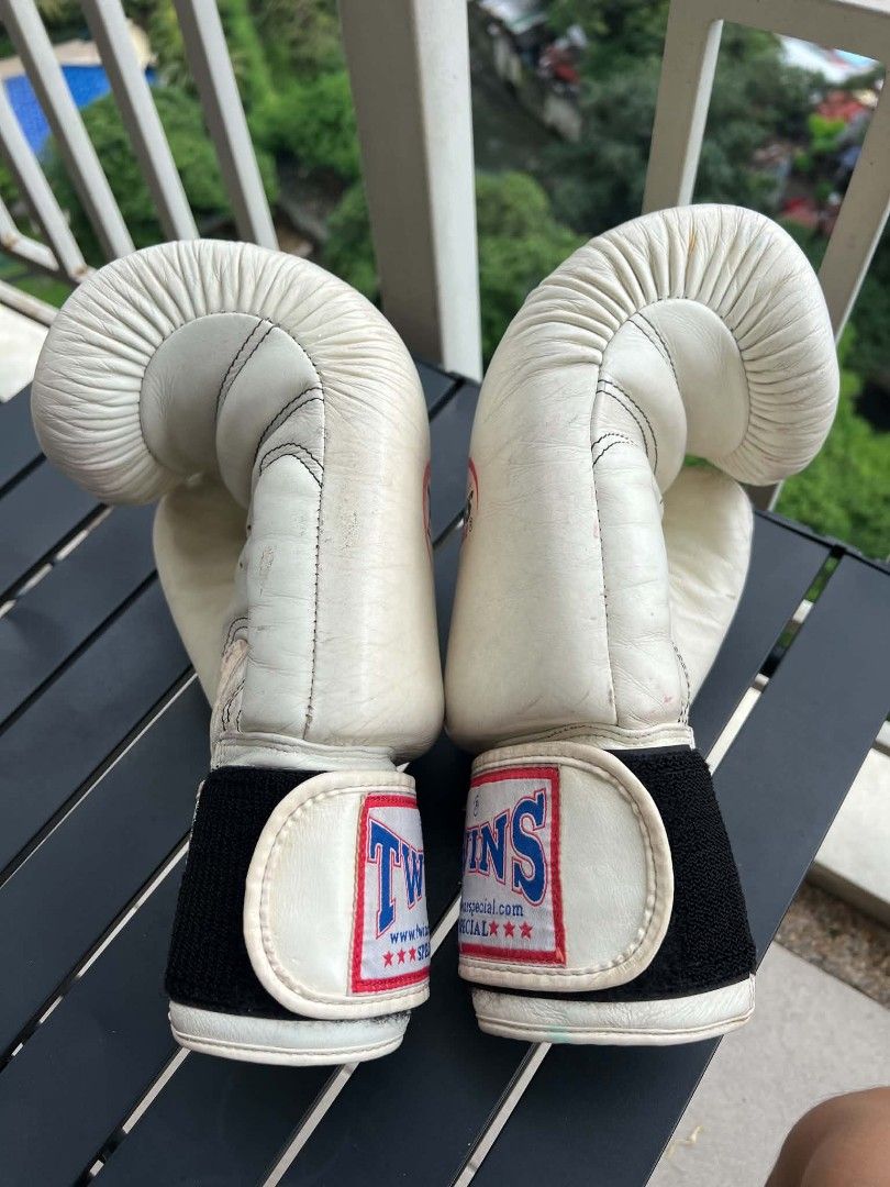 Twins Special 16 oz White Boxing Gloves (Category: Combat Sports) located in Manila. Submitted by incywincy_ (Listing ID 1467898021, Image 3). Description: -My personal boxing gloves -Old release, ito yung solid padding ng lambot at malaking 16oz release ng twins unlike sa mga bago ngayon airflow -well kept -no issue, butas or bakbak, its just that sign of usage sa leather at natural na aging mansta lang -see pics.all pics posted. Last pic compar
