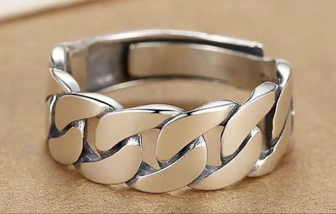 Twist chain ring size 8 (Category: Rings) located in Manila. Submitted by vintageaccessories (Listing ID 1467970361, Image 1). Description: .