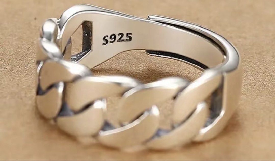 Twist chain ring size 8 (Category: Rings) located in Manila. Submitted by vintageaccessories (Listing ID 1467970361, Image 2). Description: .