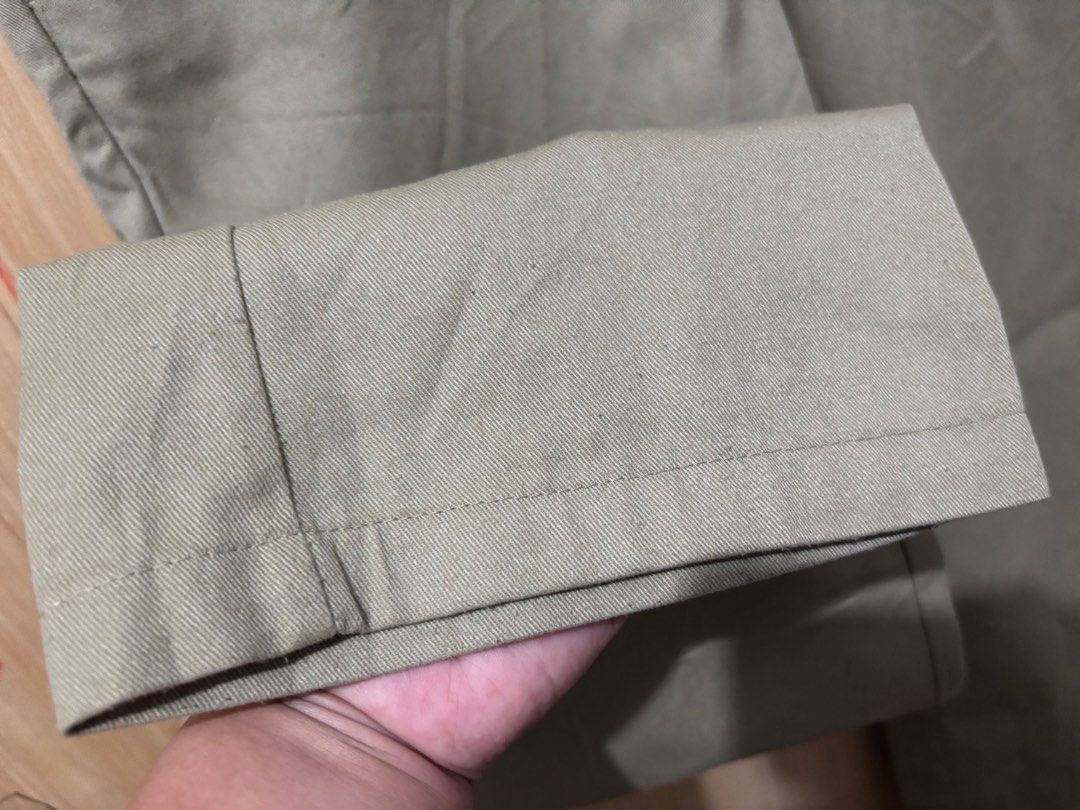 UKAY: Dickies Men’s Khaki Pants 40 (Category: Chinos) located in Quezon City. Submitted by delighted_area (Listing ID 1467841388, Image 3). Description: Ukay sourced, please manage your expectation. In good used condition, signs of usage. Size: 40 Waist width: 21 Inches Length: 42 Inches Thigh width: 12 Inches Hem: 9 Inches.
