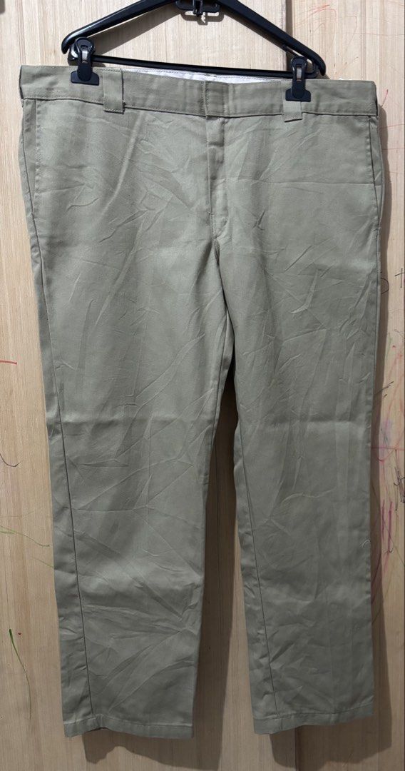 UKAY: Dickies Men’s Khaki Pants 40 (Category: Chinos) located in Quezon City. Submitted by delighted_area (Listing ID 1467841388, Image 1). Description: Ukay sourced, please manage your expectation. In good used condition, signs of usage. Size: 40 Waist width: 21 Inches Length: 42 Inches Thigh width: 12 Inches Hem: 9 Inches.
