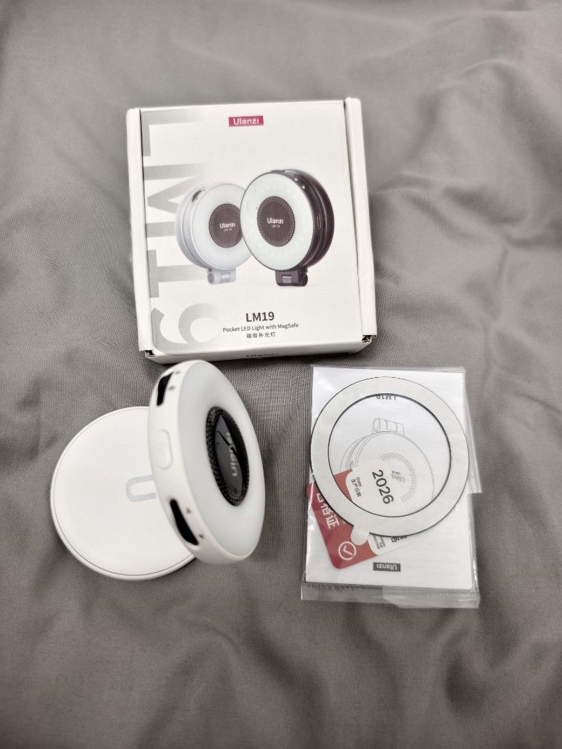 Ulanzi LM19 Pocket LED Light with MagSafe (Category: Lighting & Studio Equipment) located in Angeles City. Submitted by measaliman02351 (Listing ID 1467870285, Image 3). Description: - Brand: Ulanzi LM19 Pocket LED Light - Color: White - Magnetic design with MagSafe compatibility - Ideal compact fill light for phone photography and vlogging - Includes original box, manual, and magnetic ring - Condition: Excellent/Complete set.