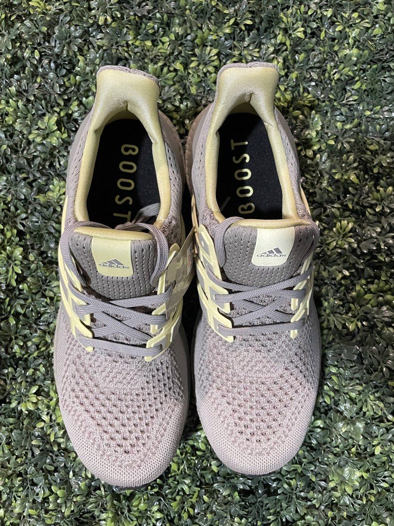 Ultraboost (Category: Sneakers) located in Cainta. Submitted by j.c.v_68 (Listing ID 1467992022, Image 3). Description: 100% original/authentic 💯 Comes with original box & paper bag Size: US 8 men / UK 7.5 SRP: 10,000.00.