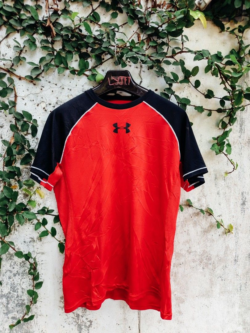 Under armour (Category: Luxury Apparel) located in Tacurong. Submitted by lyjetbrandedfinds_1827 (Listing ID 1467844513, Image 1). Description: M-L.