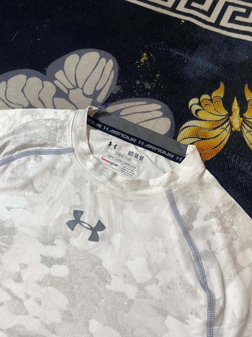 UNDER ARMOUR COMPRESSION SHIRT (Category: Activewear) located in Quezon City. Submitted by thrift.sta (Listing ID 1467907597, Image 2). Description: excellent minimal issue see pics large 700+shipping fee.