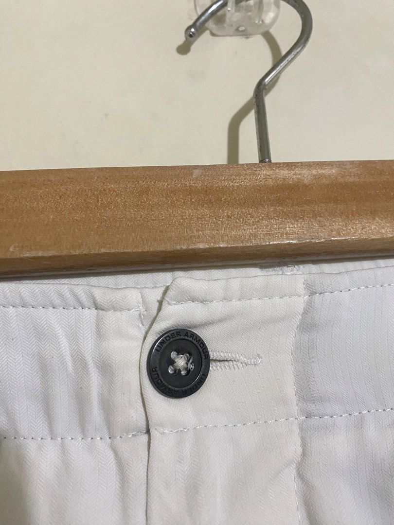 Under Armour Golf Shorts (Category: Shorts) located in Calamba. Submitted by zeusthriftfinds (Listing ID 1468047361, Image 2). Description: Under Armour Golf Shorts Width: 32 - 34 Length: 19 Leg Opening: 9 Used Condition Color Rate: 9.5/10 Issue: Minimal Storage Stains 📍Calamba, Laguna 🏷️ 450 + sf 📩.