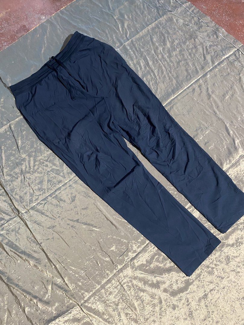 Under armour pants (Category: Activewear) located in Paracale. Submitted by marthtift_88marceloveri (Listing ID 1467862137, Image 2). Description: Authentic Dimes 17x41 Like new condition Color Need wash .