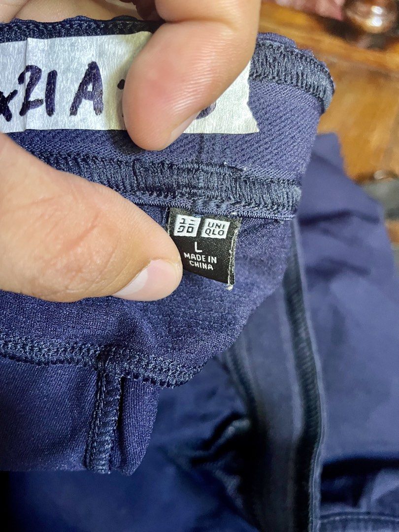 UNIQLO (Category: Shorts) located in Davao. Submitted by the_rare_hustla (Listing ID 1467867027, Image 3). Description: UNIQLO Issue Washable Stain Need Wash Only Color rate 10/10 Width - 34-36 Length - 21 Size L on tag Dm If Interested!.
