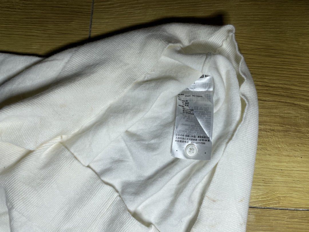 Uniqlo (Category: Tshirts & Polo Shirts ) located in Tacloban City. Submitted by susthriftshop (Listing ID 1468000000, Image 3). Description: Unqilo Excellent condition Need wash Dimes 22 by 28 .