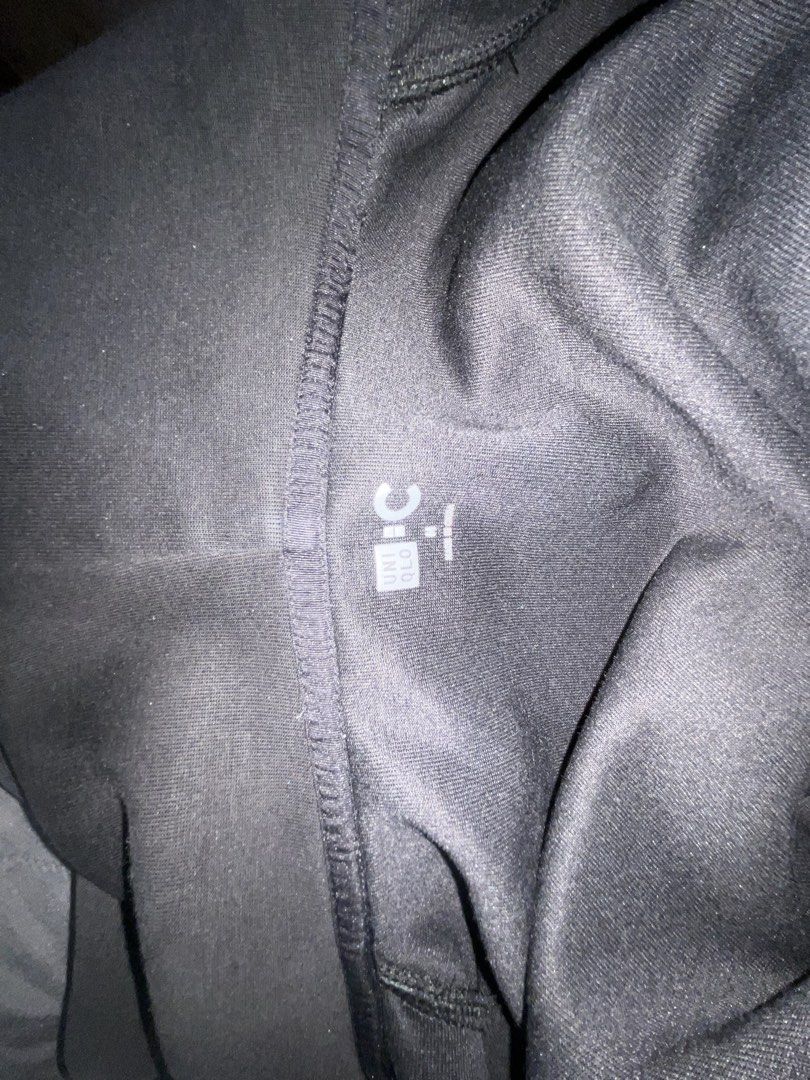 UNIQLO - Oversized Jacket Size M (Category: Coats, Jackets and Outerwear) located in Mandaluyong City. Submitted by ryh-bns-mn (Listing ID 1467879758, Image 2). Description: ⚠️ ISSSUES - None 💵 PRICE - SLIGHT NEGO 📍LOCATION - BONI MANDALUYONG 🚚 PICKUP - VIA LALAMOVE OR SIMILAR (Buyer handles Booking) 📏DIMENSIONS Length - 66cm (Backside) Shoulder width - 58.5cm (seam to seam) body width - 61cm Sleeve Length - 83cm .