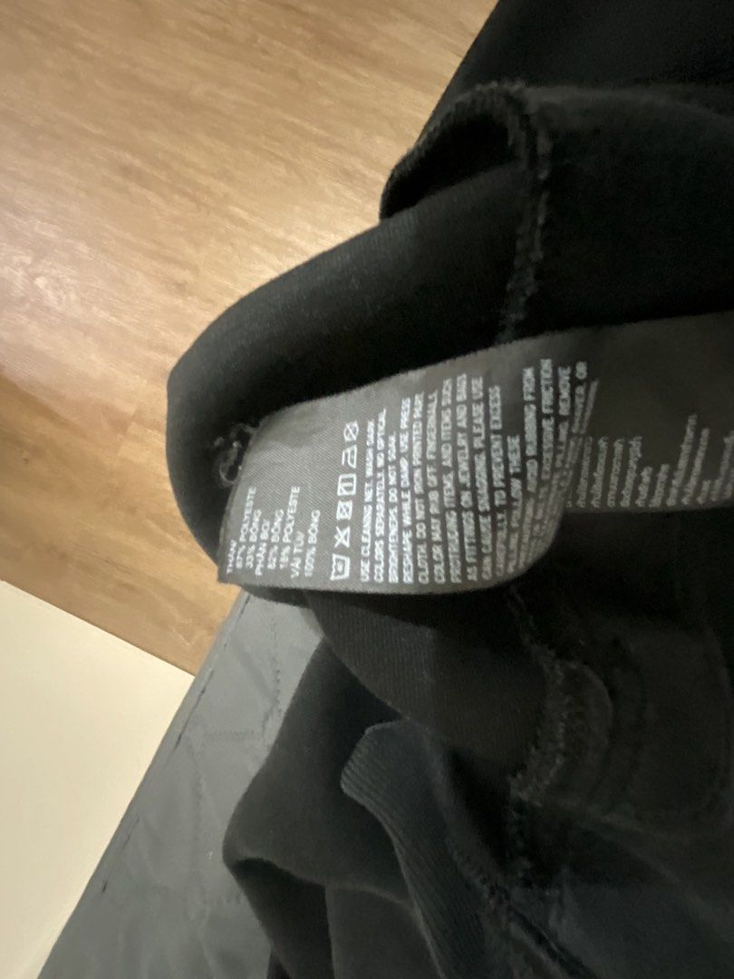 UNIQLO - Oversized Jacket Size M (Category: Coats, Jackets and Outerwear) located in Mandaluyong City. Submitted by ryh-bns-mn (Listing ID 1467879758, Image 3). Description: ⚠️ ISSSUES - None 💵 PRICE - SLIGHT NEGO 📍LOCATION - BONI MANDALUYONG 🚚 PICKUP - VIA LALAMOVE OR SIMILAR (Buyer handles Booking) 📏DIMENSIONS Length - 66cm (Backside) Shoulder width - 58.5cm (seam to seam) body width - 61cm Sleeve Length - 83cm .