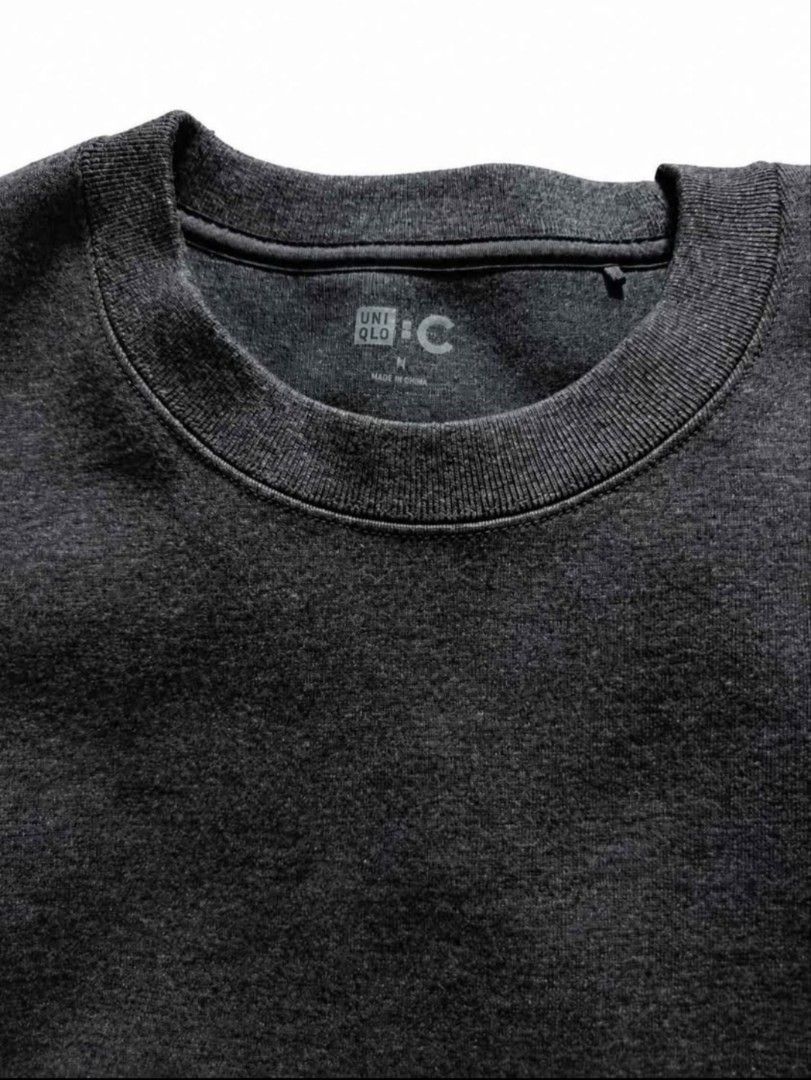 Uniqlo - Oversized Sweatshirt (Category: Coats, Jackets and Outerwear) located in Quezon City. Submitted by itsmefeome (Listing ID 1468051366, Image 3). Description: Good as new / used once No issue 10/10 condition Price: 900 (Fixed) Length: 26 inches Width: 22 1/2 inches (M on tag) Colorway: Dark Gray Payment: GoTyme or GCash Location: Project 4 - Quezon City PM if interested!.