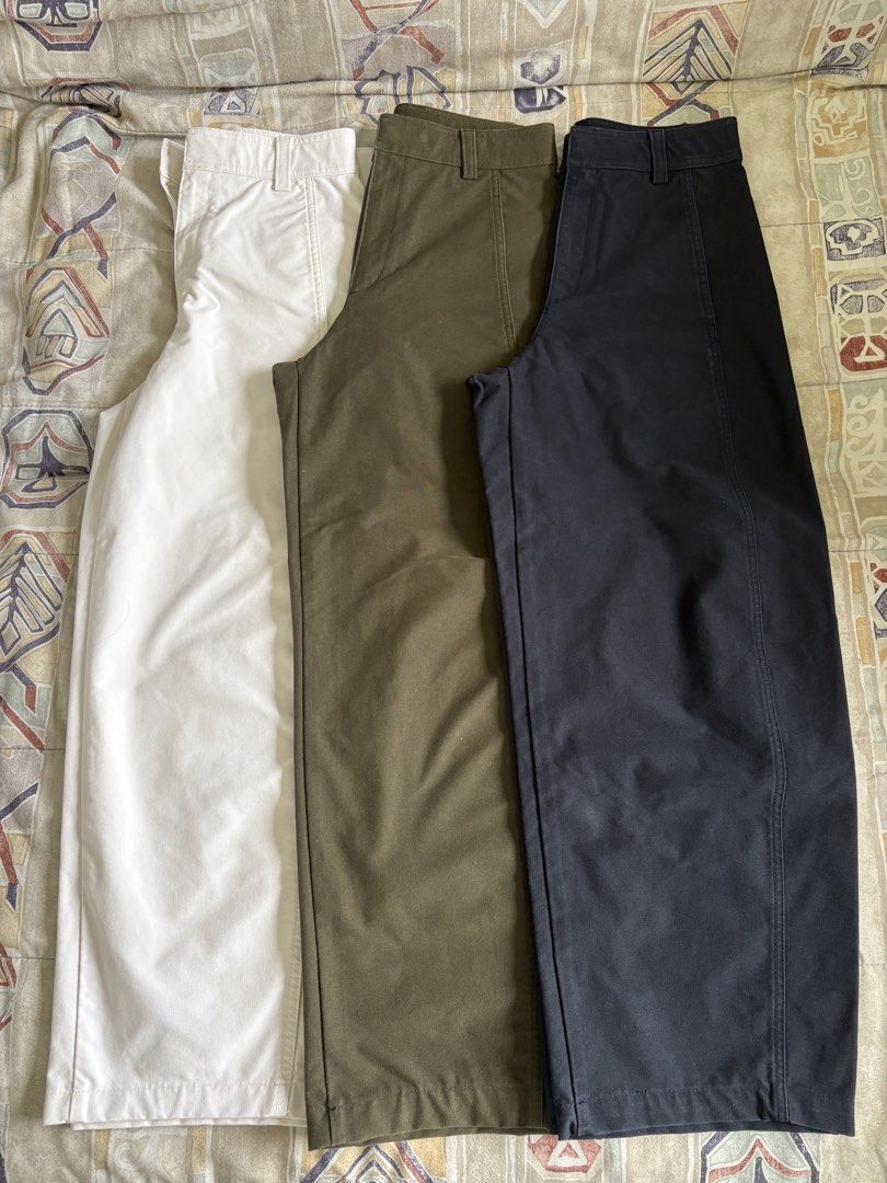 Uniqlo Barrel Pants Small (Category: Jeans) located in Quezon City. Submitted by fitfoundbyli (Listing ID 1467867107, Image 1). Description: Decluttering my closet FOR SALE Uniqlo Barrel Pants Women • Size: Small • Condition: Good as new • Available colors: Blue • Original price: ₱1,990 each • Selling price: ₱1,000 each OLIVE AND NATURAL SOLD RFS: Outgrown due to postpartum weight gain 😅 All items were purchased just last year and are still in g
