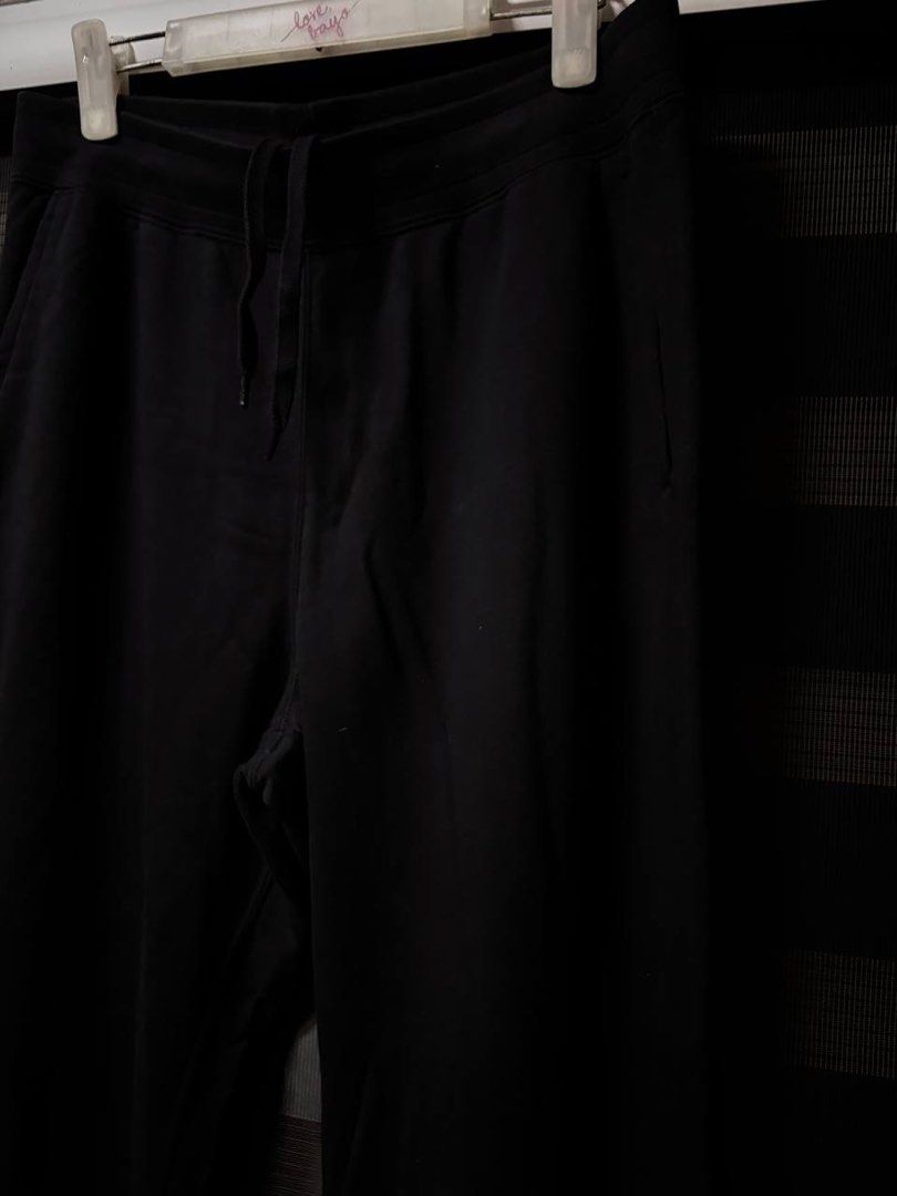 Uniqlo Black Sweatpants (Category: Joggers) located in Pasig City. Submitted by abogadosupremo (Listing ID 1467883858, Image 2). Description: - Brand/Model: Uniqlo Black Sweatpants - Material: Soft and comfortable cotton blend - Waistband: Elastic with adjustable drawstring closure - Pockets: Two side pockets and one back pocket - 100% Legit and Authentic - Very Good Condition - Color may vary due to lighting - No issue at all - Size : L - Thank 