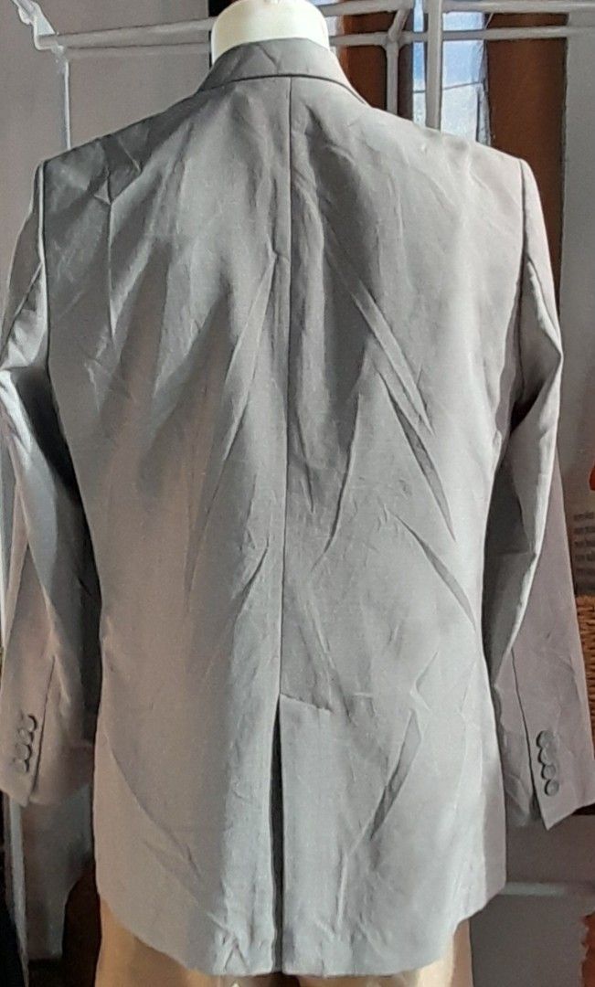 Uniqlo Blazer (Category: Others Tops) located in Batangas. Submitted by norskieshoppe (Listing ID 1467914454, Image 3). Description: medium on tag fit m- semi- large.