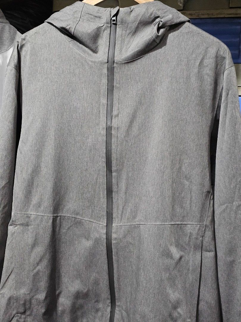 Uniqlo Blocktech Parka Jacket 3D Cut Gray (Category: Coats, Jackets and Outerwear) located in Las Pinas. Submitted by noblethreads (Listing ID 1468012763, Image 2). Description: Uniqlo Blocktech Parka Jacket 3D Cut Gray Size XL on tag Dimensions: 24W x 28L Issues: Nasa last pic po. 380+sf.