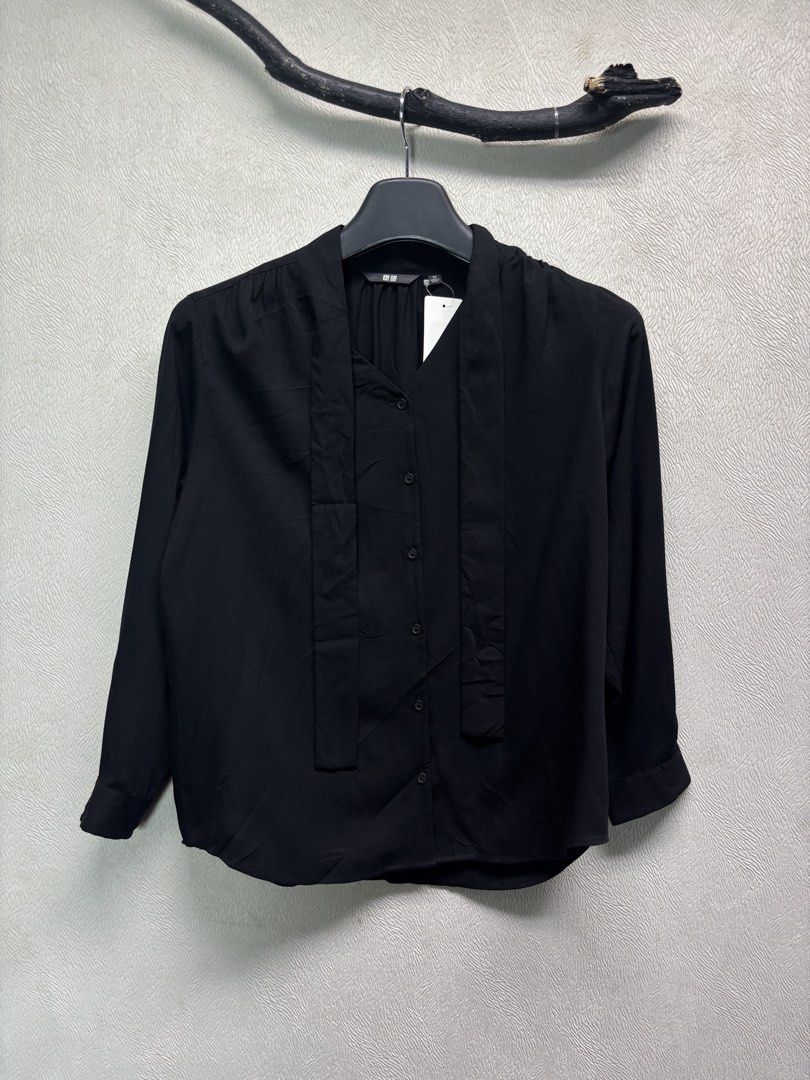 Uniqlo Blouse (Category: Blouses) located in Baybay. Submitted by thrift.ed2023 (Listing ID 1468014864, Image 1). Description: Uniqlo Blouse Xs to Large 20x24 No Issue Brand New With Hangtags.