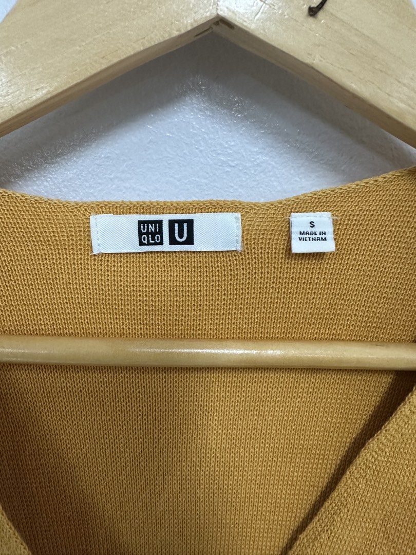 Uniqlo Cardigan (Category: Coats, Jackets and Outerwear) located in Mabalacat. Submitted by lasantia (Listing ID 1467989472, Image 2). Description: Uniqlo Cardigan Small on tag (21x18) Excellent condition loc.: Pampanga courier: J&T Mop: Gcash PM📩.