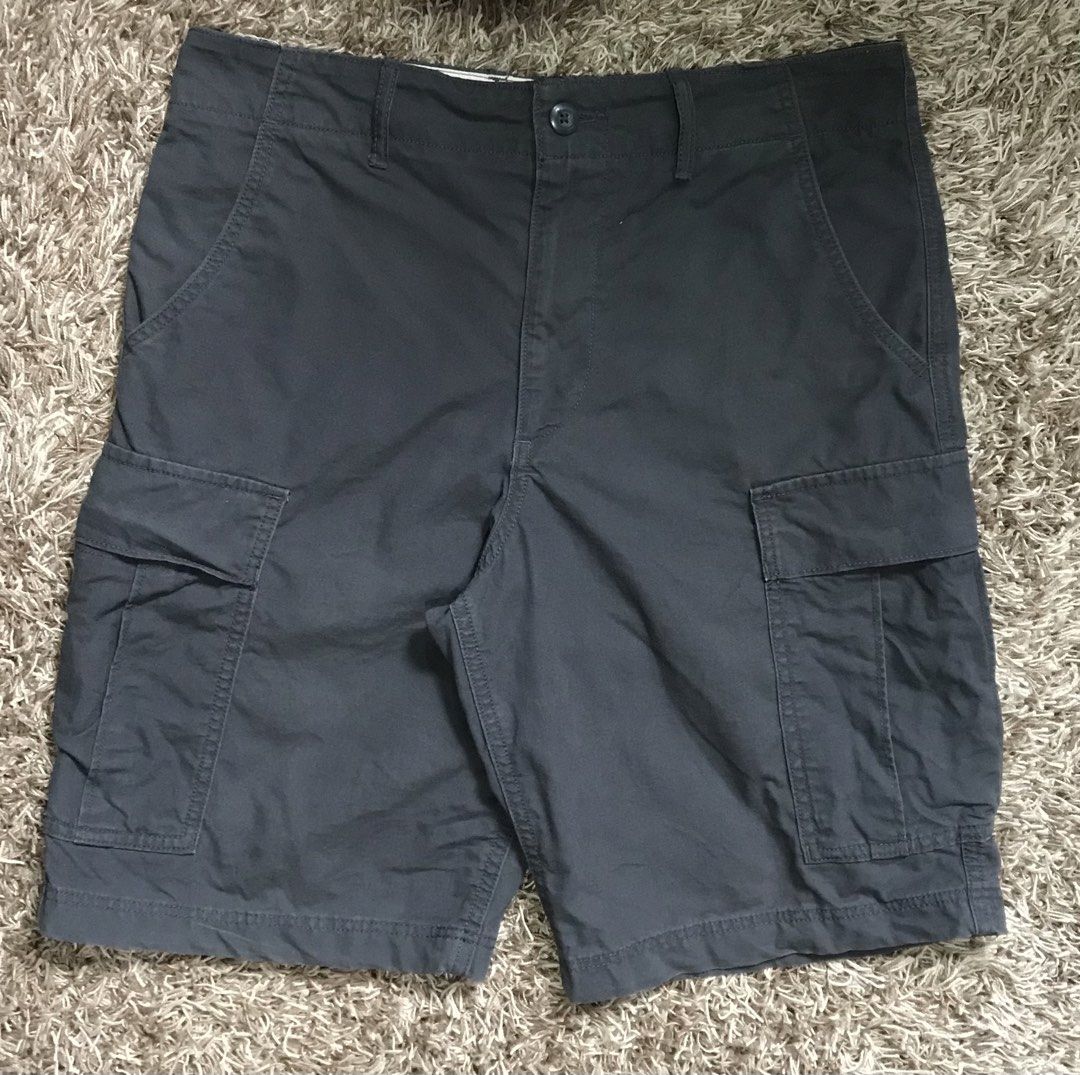 UNIQLO CARGO SHORT (Category: Shorts) located in Kitcharao. Submitted by ialyga08 (Listing ID 1467844779, Image 1). Description: Size: 30 Length: 20 Hem: 10.5.