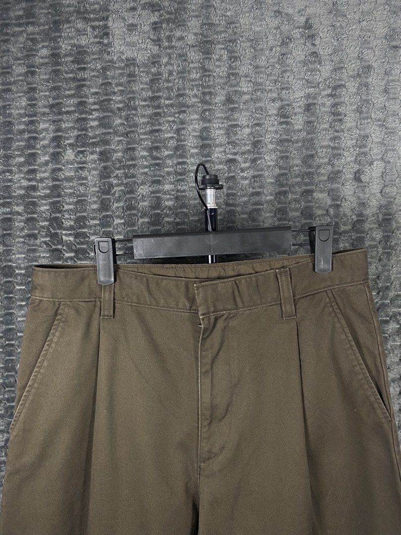 Uniqlo Choco Brown Barrel Pants (Category: Jeans) located in Bacolod City. Submitted by treasurehunts.6100 (Listing ID 1467849310, Image 2). Description: Uniqlo Choco Brown Barrel Pants Condition - Excellent Color - Choco Brown Color rate - 9.8 / 10 No Flaws Size Dimensions : Waist - 32 Length - 40 Thigh - 13.5 Leg Opening - 9 Brands you might find on my profile : ( Cos, Uniqlo, H&M, Zara, Muji, Ralph Lauren, Hugo Boss, Fred Perry, Lacoste, Arman