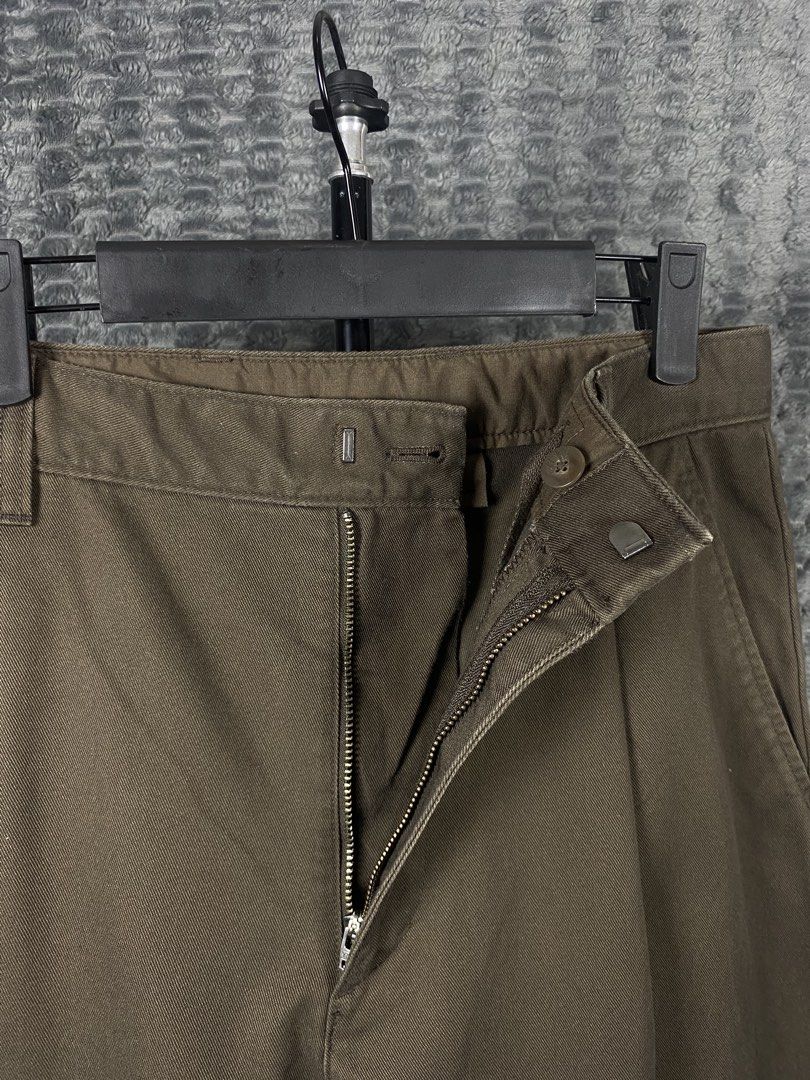 Uniqlo Choco Brown Barrel Pants (Category: Jeans) located in Bacolod City. Submitted by treasurehunts.6100 (Listing ID 1467849310, Image 3). Description: Uniqlo Choco Brown Barrel Pants Condition - Excellent Color - Choco Brown Color rate - 9.8 / 10 No Flaws Size Dimensions : Waist - 32 Length - 40 Thigh - 13.5 Leg Opening - 9 Brands you might find on my profile : ( Cos, Uniqlo, H&M, Zara, Muji, Ralph Lauren, Hugo Boss, Fred Perry, Lacoste, Arman