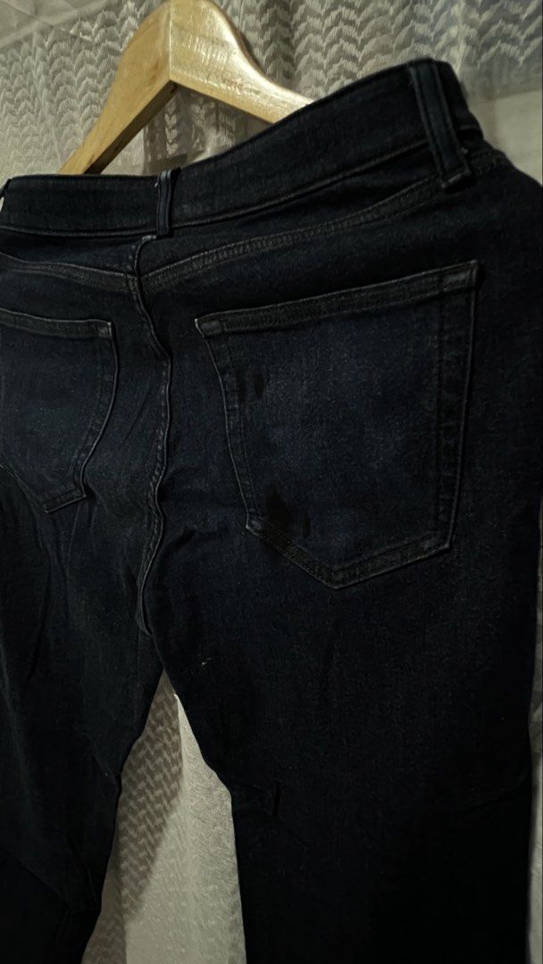 Uniqlo Dark Blue Drawstring Jeans Size S (Category: Jeans) located in Pasig City. Submitted by morilove (Listing ID 1467845397, Image 3). Description: -Ink stain pocket at the back - Brand: Uniqlo - Color: Dark blue / Deep indigo wash - Size: S (Fits waist 68-76cm) - Waistband: Built-in drawstring for easy adjustment - Pockets: Functional front and back pockets - Note: Exact measurements are shown in the pictures.