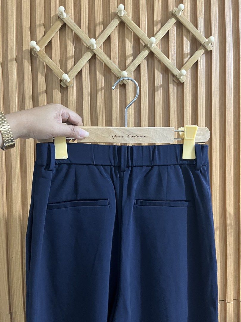 Uniqlo Drape Cropped Pants (Category: Other Bottoms) located in Caloocan City. Submitted by ynna_27 (Listing ID 1467976893, Image 2). Description: Uniqlo Drape Cropped Pants Used - Good as new Color : Navy blue Small Waist 27-28” via tape measure Length 31” Issue : x Price 599.
