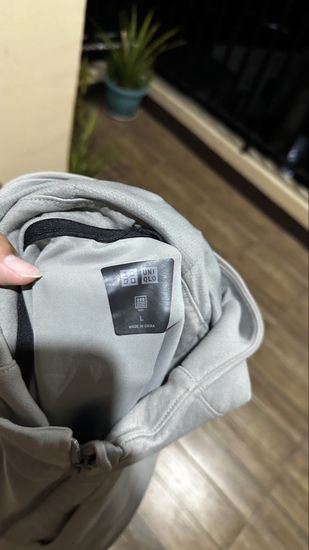 UNIQLO DRY EX (Category: Coats, Jackets and Outerwear) located in Manila. Submitted by urban-vintage_2 (Listing ID 1467854858, Image 2). Description: ISSUE: NONE ( NEED WASH ) MOP :GCASH ( NO COD ) SHIP VIA : LALAMOVE & J&T LOCATION : PASIG CITY LENGTH : 26 WIDTH : 23.