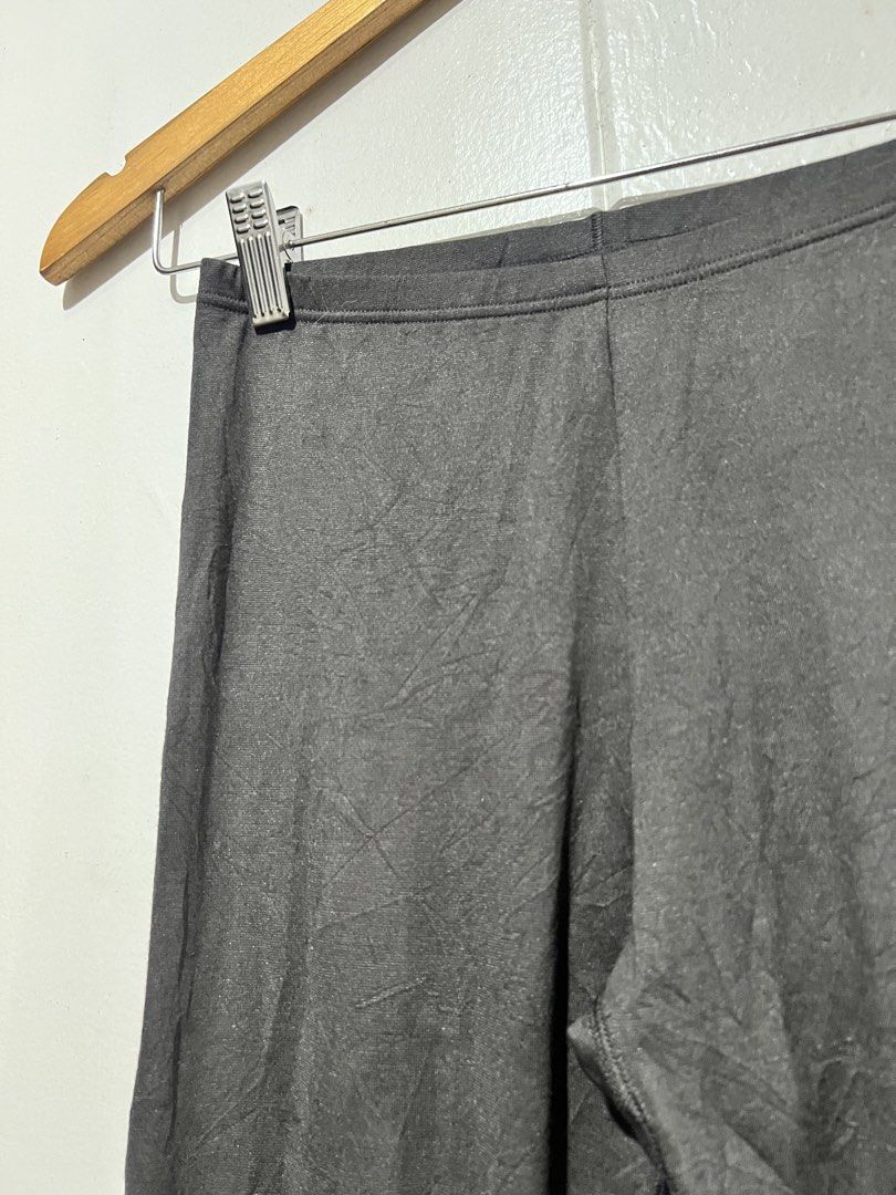 Uniqlo Heattech gray Legging medium (Category: Activewear) located in Baguio. Submitted by trenchcoats.ph (Listing ID 1467948743, Image 2). Description: - Brand: Uniqlo Heattech - Item: Innerwear leggings - Color: gray - Size: Medium (M) - Condition: Clean, tags still legible - Features: Warm insulating material, comfortable elastic waistband - Perfect for: Layering under jeans or skirts during cold weather.