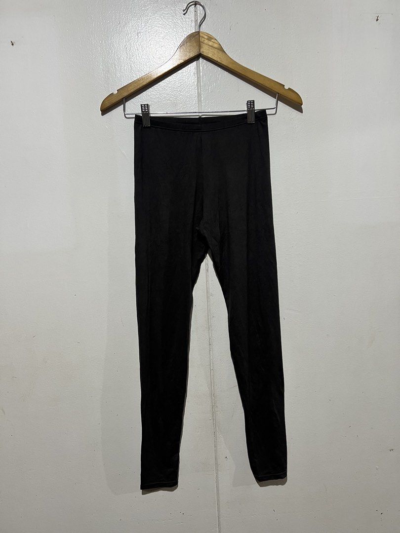 Uniqlo Heattech gray Legging medium (Category: Activewear) located in Baguio. Submitted by trenchcoats.ph (Listing ID 1467948743, Image 1). Description: - Brand: Uniqlo Heattech - Item: Innerwear leggings - Color: gray - Size: Medium (M) - Condition: Clean, tags still legible - Features: Warm insulating material, comfortable elastic waistband - Perfect for: Layering under jeans or skirts during cold weather.