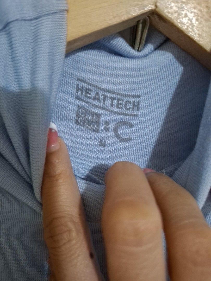 Uniqlo heattech extrawarm M (Category: Longsleeves) located in Subic. Submitted by petitecorner22 (Listing ID 1467977661, Image 3). Description: no more haggling please.