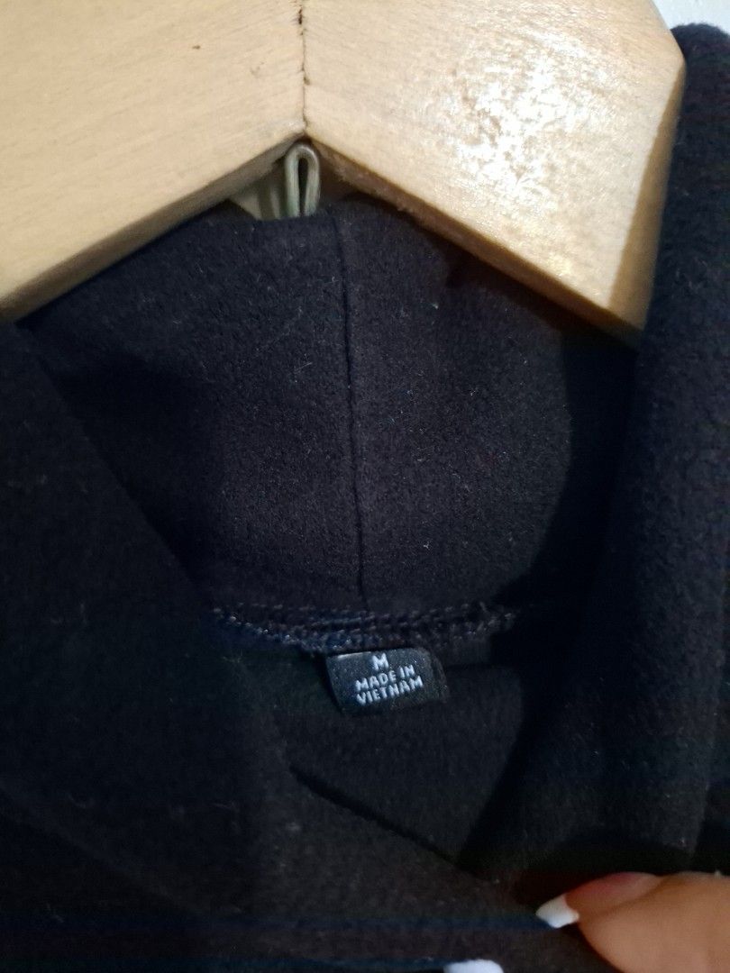 Uniqlo heattech turtleneck M (Category: Longsleeves) located in Subic. Submitted by petitecorner22 (Listing ID 1467848073, Image 3). Description: no more haggling please.