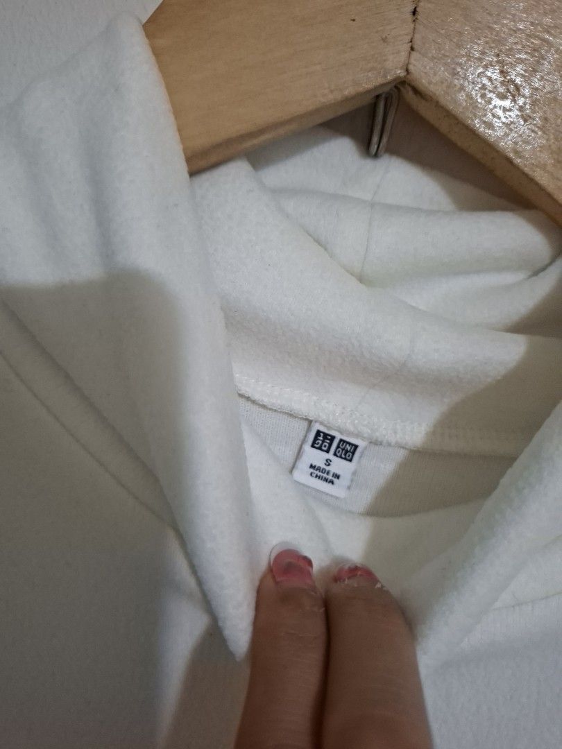 Uniqlo heattech turtleneck S (Category: Longsleeves) located in Subic. Submitted by petitecorner22 (Listing ID 1467847001, Image 2). Description: no more haggling please.