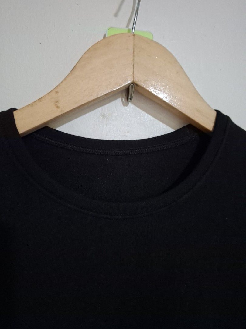 Uniqlo heattech ultrawarm S (Category: Longsleeves) located in Subic. Submitted by petitecorner22 (Listing ID 1467846118, Image 2). Description: no more haggling please.