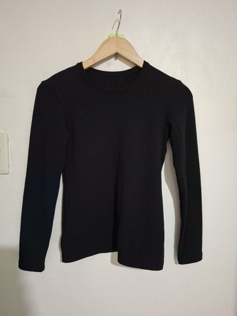 Uniqlo heattech ultrawarm S (Category: Longsleeves) located in Subic. Submitted by petitecorner22 (Listing ID 1467846118, Image 1). Description: no more haggling please.