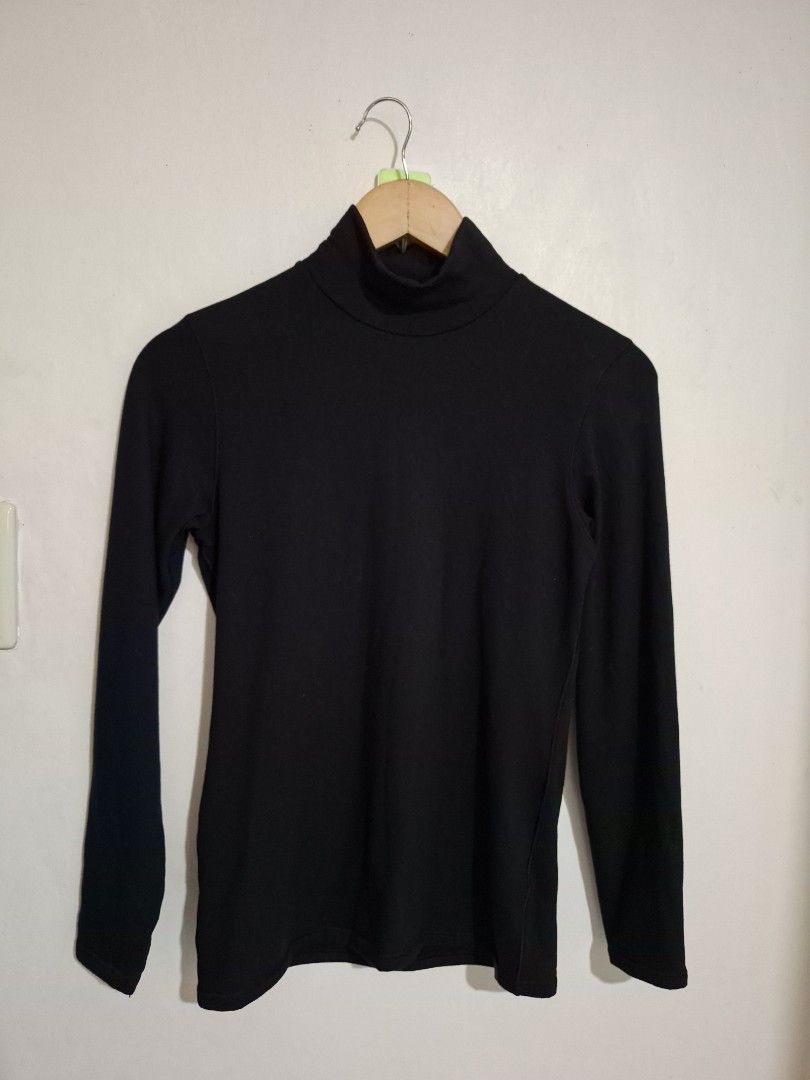 Uniqlo heattech ultrawarm turtleneck M (Category: Longsleeves) located in Subic. Submitted by petitecorner22 (Listing ID 1467848991, Image 1). Description: no more haggling please.