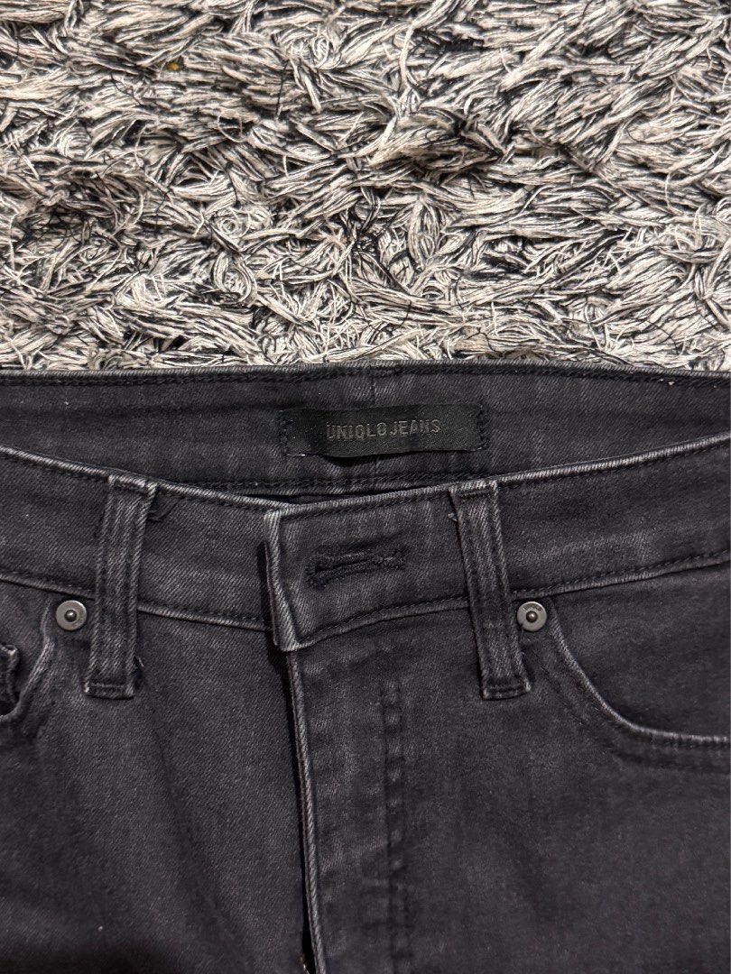 Uniqlo Jeans Black Denim (Category: Jeans) located in General Santos City (Dadiangas). Submitted by au.abtzl (Listing ID 1467958707, Image 2). Description: - Brand: Uniqlo - Color: Versatile black wash - Fit: Classic skinny/slim fit - Details: Standard 5-pocket layout with front button closure - Perfect daily staple for your rotation - Mode of Payment: Maya or GoTyme - Shipping: Via J&T Express (Buyer shoulders shipping fee).