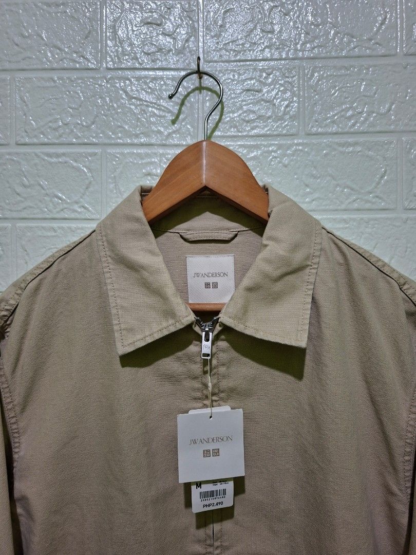UNIQLO JWA ZIP UP BLOUSON - MEDIUM (Category: Coats, Jackets and Outerwear) located in Cebu City. Submitted by uniqloarchives_ (Listing ID 1467945340, Image 3). Description: UNIQLO JWA ZIP UP BLOUSON - MEDIUM WIDTH: 21 LENGTH: 25 📌BRANDNEW WITH HANGTAGS AND PAPERBAG 📌Color rate: 10/10 📌 NO ISSUES NEVER BEEN USED 📌RFS: WRONG SIZE 📍LOCATION:CEBU CITY 📦COURIER:J&T or MAXIM COD 🏷️₱2k + sf SRP: 2,490.